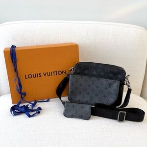 LOUIS VUITTON Monogram Eclipse Reverse Trio Messenger M69443 Shoulder Bag